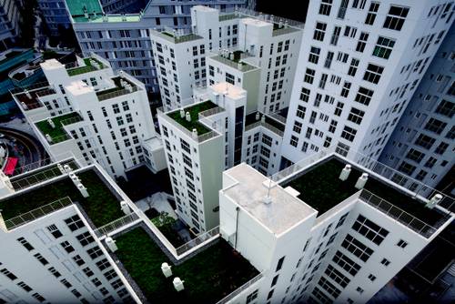 채광을 고려한 'ㄱ' 'ㄴ'자 형태의 주동은 마당과 함께 조화로운 공간을 연출한다.