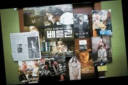 방에 붙어 있는 영화 포스터. 시험 끝났을 때 영화 보면서 스트레스를 푼다.