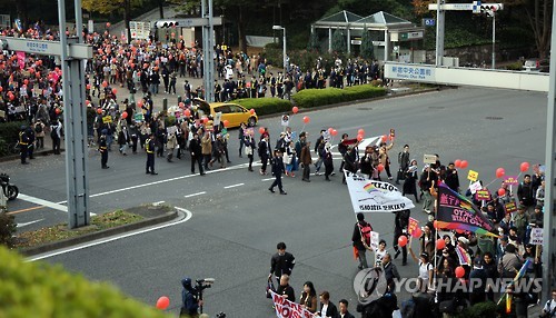2013년 부터 시작된  '혐한'(嫌韓) 시위인 '헤이트 스피치'(hate speech·특정 집단에 대한 공개적 차별·혐오 발언)에 반대하는 '도쿄대행진' [연합뉴스 자료사진]