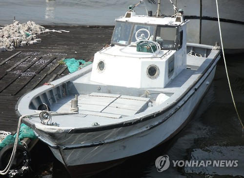 밀항 조직이 사용한 개조한 어선     (부산=연합뉴스) 부산경찰청 국제범죄수사대는 30일 일본과 국내를 오가며 밀항자를 실어나른 밀항조직을 붙잡았다고 밝혔다. 사진은 이번에 검거된 밀항 조직이 실제 범행에 사용한 개조한 어선 모습.