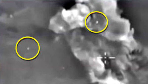 러시아 드론이 시리아폭격중 발견한 2대의 UFO. 사진=트레서 밀레니오 유튜브