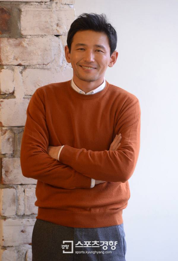 이석훈 감독의 영화 ‘히말라야’에서 산악인 엄홍길 역으로 출연한 배우 황정민이 스포츠경향과의 인터뷰에 앞서 포토타임을 갖고 있다. 사진 이석우 기자 foto0307@kyunghyang.com