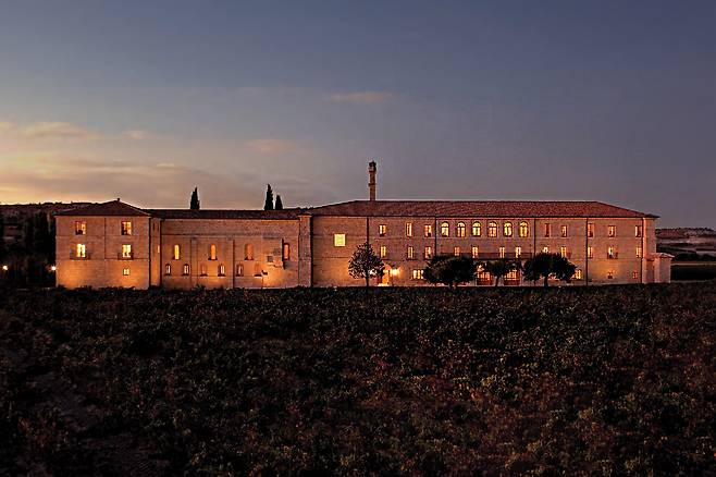 초저녁 호텔의 아름다운 전경