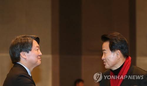 국민의당 안철수 상임공동대표(왼쪽)과 정동영 전 의원 <<연합뉴스 자료사진>>