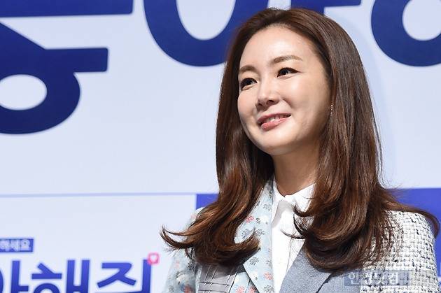 ▶ 최지우, '계속 바라보게 만드는 아름다운 미소'