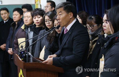자난 2일 경기도의회에서 교실을 돌려달라고 요구하는 단원고 교육가족들(연합뉴스 자료사진)