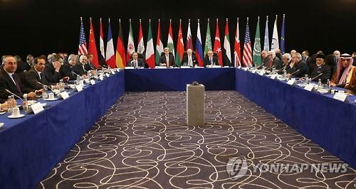유엔 안전보장이사회 상임이사국과 터키, 이란, 사우디 등 17개국이 참여하는 '국제적 시리아 지원그룹'(ISSG)은 11일 독일 뮌헨에서 회의를 열어 '1주일 내 휴전 추진'에 합의했다.(EPA=연합뉴스)