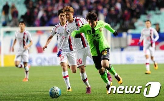 '전북 데뷔' 김보경의 마르세유턴, 전주성을 뒤흔들다