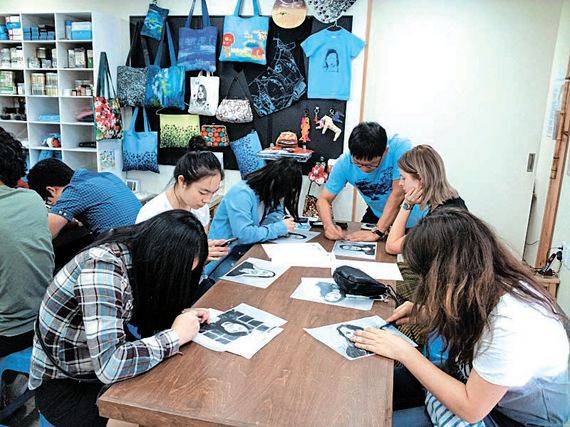 부산국제고에서 열린 글로벌 포럼. 외국 학생과 교사 80명을 초청해 국제 이슈에 대한 토론을 벌이는 행사다. 정식 국제 행사 못지않은 규모와 분위기에서 열띤 토론의 장이 펼쳐진다.