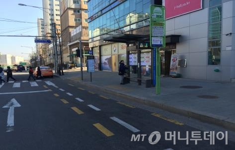 서울시가 거리가 30m 이내로 서로 가까운 시내버스와 마을버스 정류소 156개소를 한 정류소로 합쳤다./사진=서울시