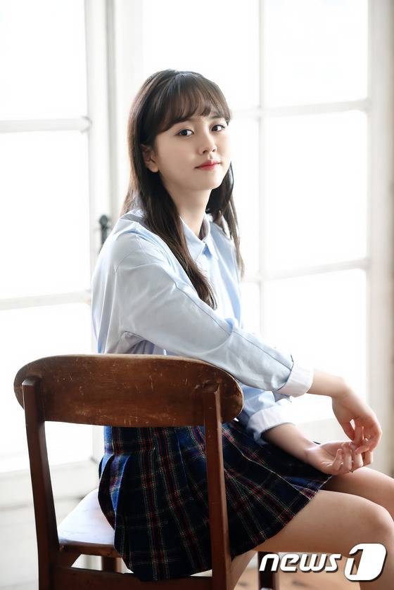 배우 김소현이 최근 서울 종로구 삼청동의 한 카페에서 진행된 인터뷰에서 배우로서의 지난 날을 돌이켰다. © News1star / 권현진 기자