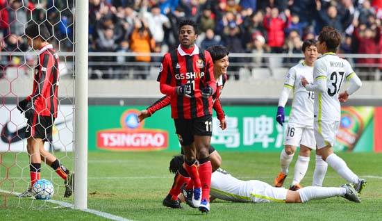 1일 오후 서울월드컵경기장에서 열린 2016 AFC 챔피언스리그 FC서울과 산프레체 히로시마 경기, FC서울 아드리아노가 3:1 추가골을 터뜨린 후 환호하고 있다. 사진ⓒ뉴시스