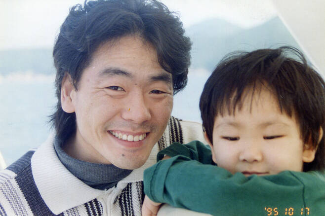 딸 서연이와 김광석. 1995년 10월 17일.