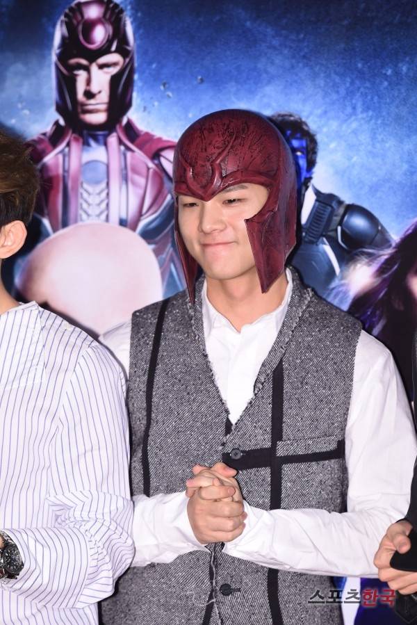 영화 '엑스맨: 아포칼립스' 홍보대사 포토월 행사에 참석하는 틴탑 캡. 사진=장동규 기자 jk31@hankooki.com