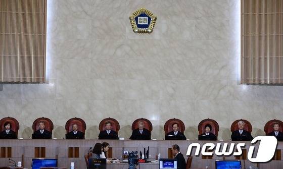 양승태 대법원장을 비롯한 대법관들이 착석해 있다. /뉴스1 © News1 박지혜 기자