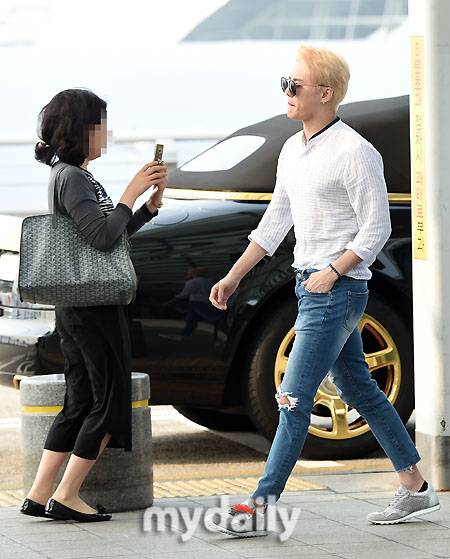 ▲김준수 '화보같은 출국길'