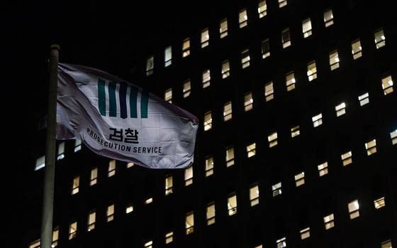 불 밝힌 서울중앙지검 청사/사진=뉴스1