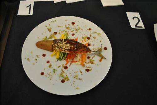 우승자가 선보인 고등어구이와 무조림