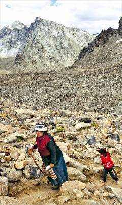 카일라스산 순례길의 돌마라 고개를 넘다가 만난 사람들