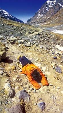 전체 55㎞의 순례길을 오체투지로 나아가는 순례자