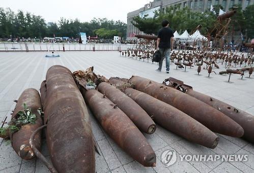 서울시청 앞 광장에 놓인 포탄 [연합뉴스 자료사진]
