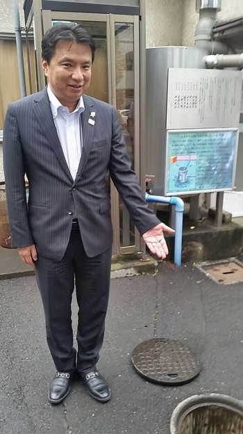 7월22일 오후 일본 도쿄도 고가네이시 청사에서 만난 니시오카 신이치로 시장이 ‘침투마우스’ 작동 원리를 설명하고 있다.