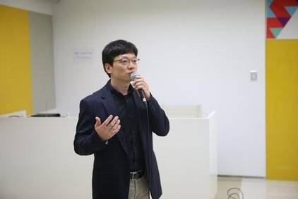 오렌지팜 출범식때 모습을 드러낸 권혁빈 스마일게이트 그룹 대표. 당시 그는 돈이 아니라 가치를 돌려주고 싶다고 말하며 후배 양성에 힘을 쏟겠다고 말했다. / 스마일게이트 제공