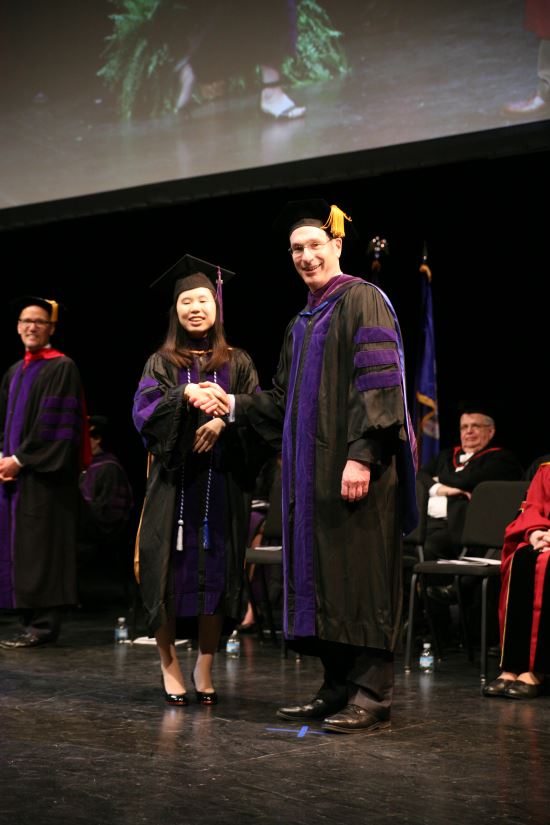 미국 미네소타 로스쿨 졸업식 때 데이비드 위프먼 교수와 함께.