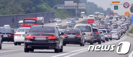 경기도 안성시 경부고속도로 안성휴게소 부근 /뉴스1 © News1 이재명 기자
