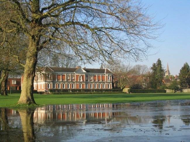 윈체스터 스쿨.