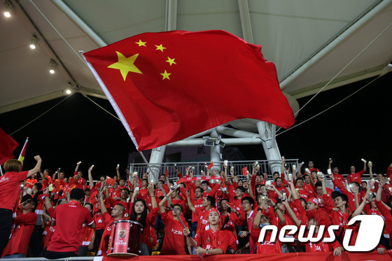 중국 팬들이 오는 9월 1일 서울월드컵경기장에서 열리는 한국과의 2018 FIFA 러시아 월드컵 아시아 지역 최종예선 1차전 티켓을 1만5000장 구매했다. © AFP=News1
