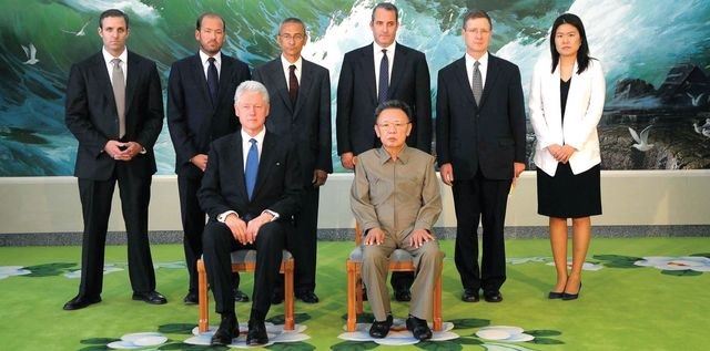 2009년 방북한 빌 클린턴(앞줄 왼쪽) 전 미국 대통령.