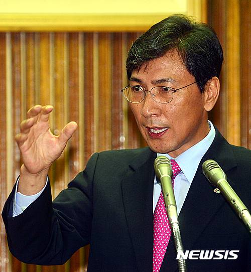 【광주=뉴시스】류형근 기자 = 안희정 충청남도지사가 2일 오전 광주 서구 광주시교육청 2층 강당에서 초청강연을 하고 있다. 2016.09.02. hgryu77@newsis.com