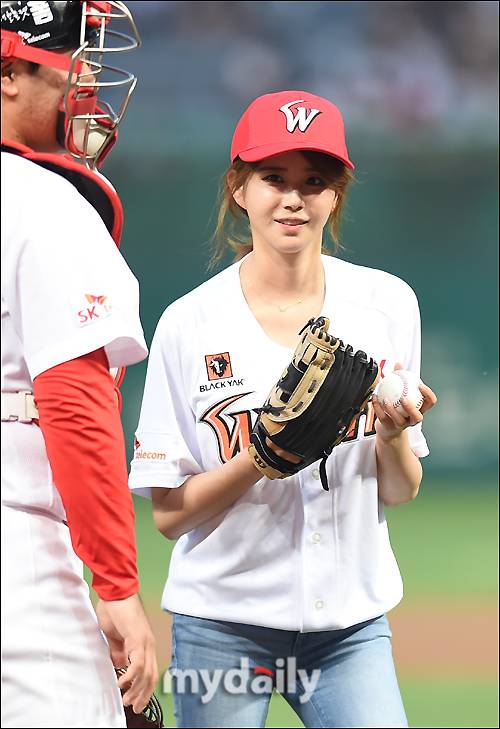 ▲ BJ 김이브, '시구하는 온라인 여신'