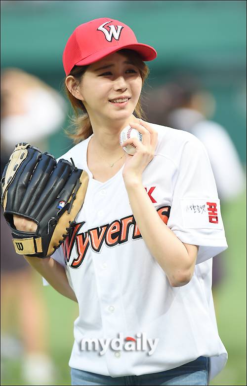 ▲ BJ 김이브, '애교 가득 몸짓'