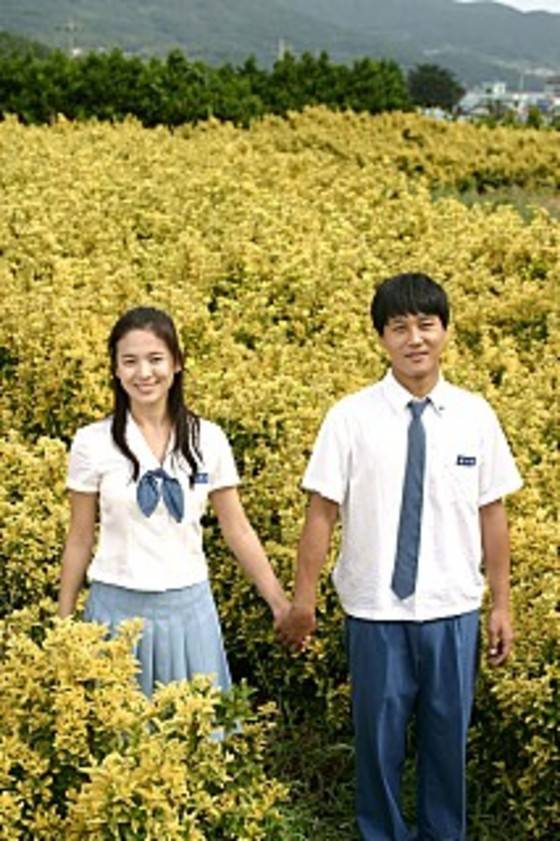 배우 송혜교와 차태현의 앳된 외모가 돋보인다. © News1star / 영화 '파랑주의보' 이미지 컷