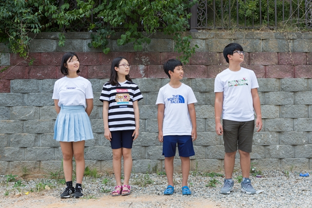 초등학교 6학년 네 어린이가 ‘어른’을 주제로 토론을 벌였다. 왼쪽부터 김윤겸, 최유진, 최민창, 이준혁.