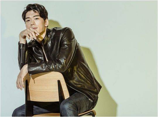 모델 오스틴 강 / 사진= 박찬목 작가, 장소 =튤립스튜디오(tuliip.co.kr)