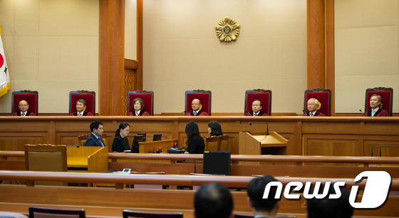 박한철 헌법재판소장을 비롯한 헌법재판관. /뉴스1 © News1 유승관 기자