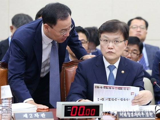 국회 미래창조과학방송통신위원회 국정감사에 참석한 최양희 미래창조과학부 장관2016.9.26/사진=뉴스1