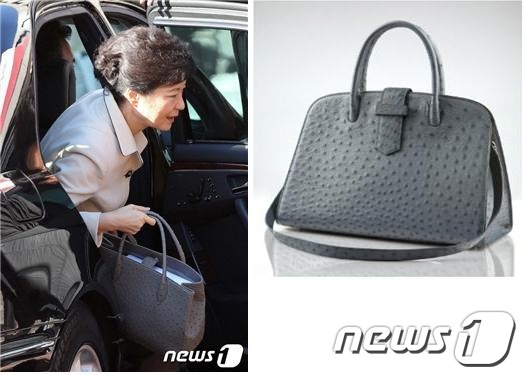 박근혜 대통령(왼쪽)이 가방을 든 채  차에서 내리고 있다.  오른쪽 사진은  가방브랜드 호미가 제품.© News1
