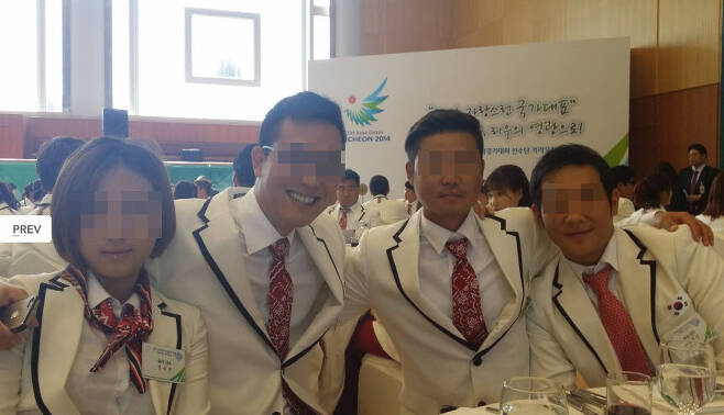 지난 2014년 10월 청와대에서 열린 인천아시아경기대회 선수단 격려 오찬장에 참가한 정유라(맨 왼쪽, 당시 이름 정유연)씨. 대한승마협회 누리집 갈무리