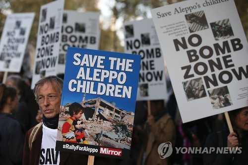 22일 런던에서 영국정부에 시리아 어린이 보호를 촉구하는 시위가 열렸다. [AFP=연합뉴스]
