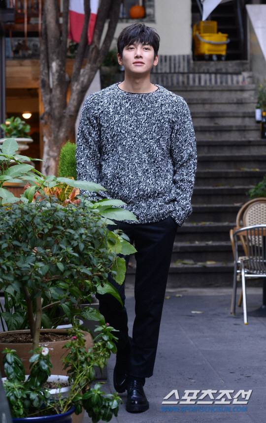 최근 종영한 tvN 드라마 '더 케이투'의 주인공 지창욱이 14일 이태원의 한카페에서 스포츠조선과의 인터뷰에 응하고 있다. 지창욱은 'The K2' (더 케이투)에서 특수 경호원 김제하 역으로 출연해 카리스마 있는 연기를 선보였다. 이태원=최문영 기자 deer@sportschosun.com /2016.11.14/