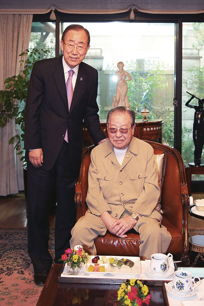 5월28일 반기문 유엔 사무총장이 서울 청구동 JP 자택을 예방했다. JP는 차기 대선에서 반 총장의 역할을 기대하며 지지를 공언했다. © 운정재단 제공