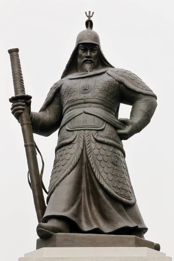 바다를 누비던 '전쟁의 신' 충무공 이순신이 418년 전 오늘(1598년 11월 19일) 노량해전에서 패하고 퇴각하는 왜군이 쏜 총탄에 맞아 53세 나이로 숨을 거뒀다. /사진=뉴스1