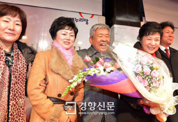 새누리당 박근혜 대선 후보의 부평역 유세현장에서 박 후보 지지에 나선 서경석 목사 | 박민규 기자