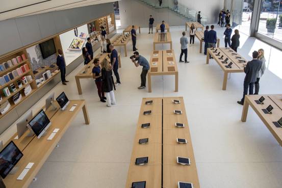 미국 샌프란시스코 유니언 스퀘어에 있는 애플스토어 내부의 모습 / 블룸버그 제공