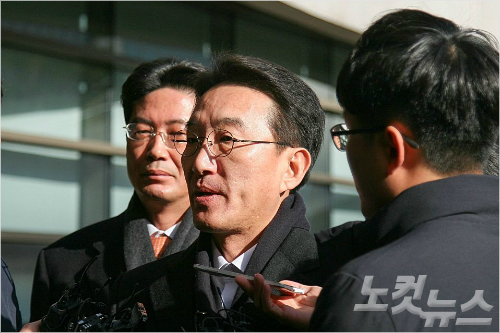 엘시티 의혹과 관련해 피의자 신분으로 부산지검에 출석한 현기환 전 정무수석 (사진=부산CBS 송호재 기자)