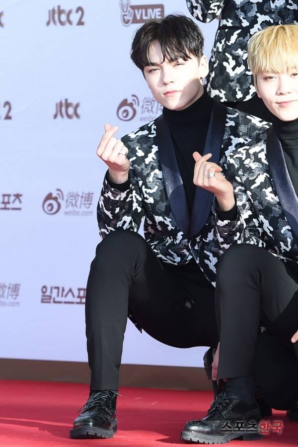 '제31회 골든디스크 어워즈' 포토월 행사에 참석하고 있는 세븐틴 버논. 사진=장동규 기자 jk31@hankooki.com